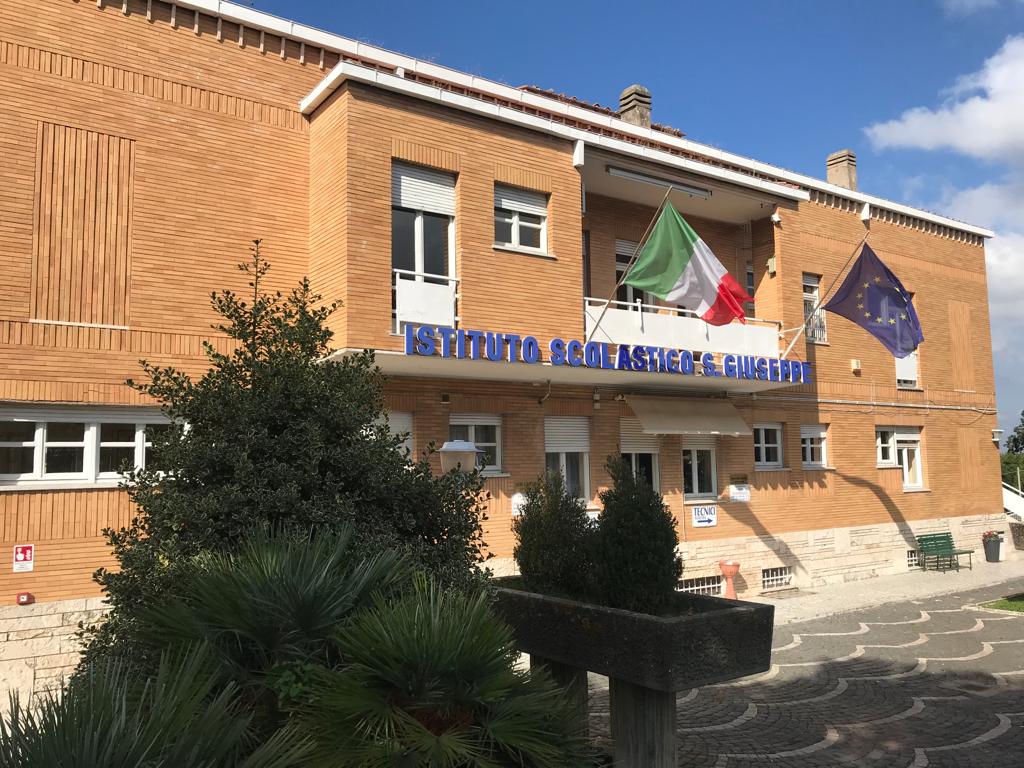 Facciata dell’Istituto San Giuseppe a Grottaferrata